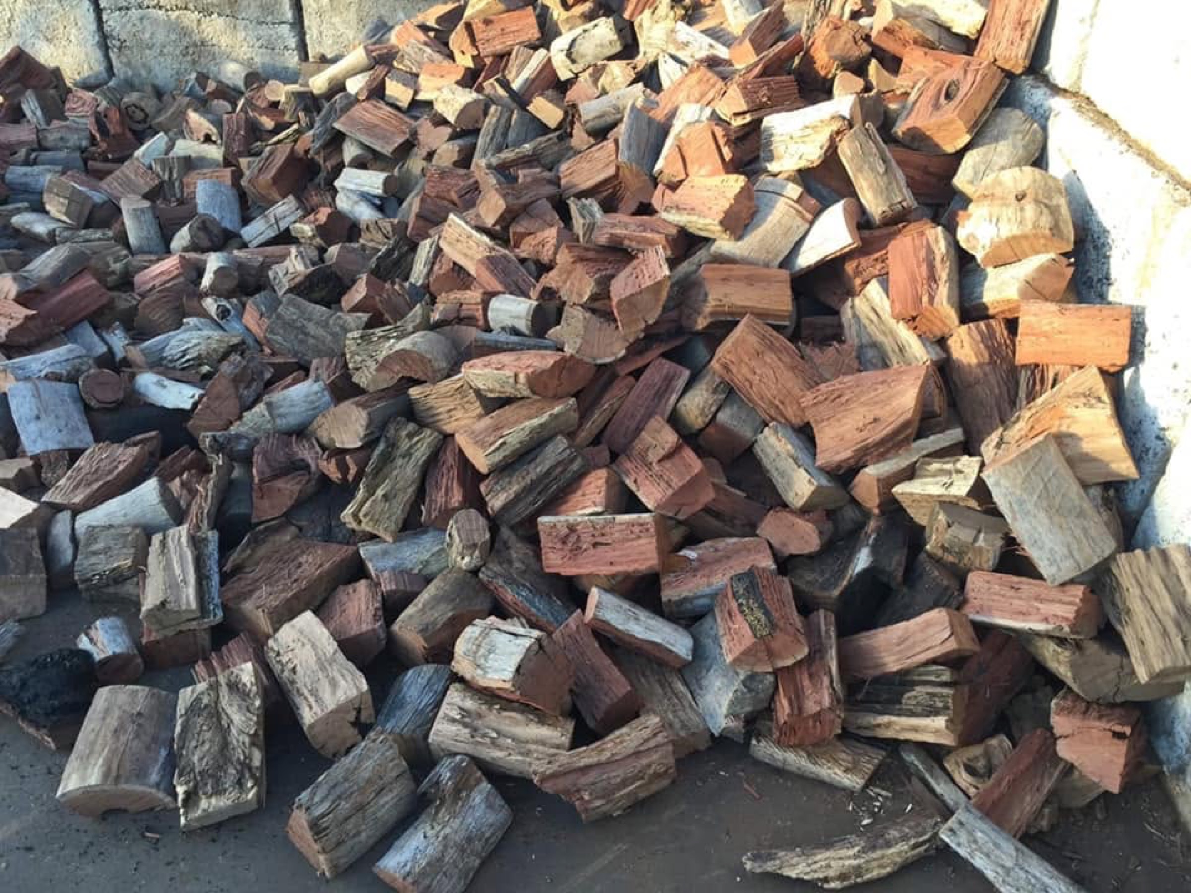 A large pile of freshly split firewood at Macca's Mulch Firewood & Gravel